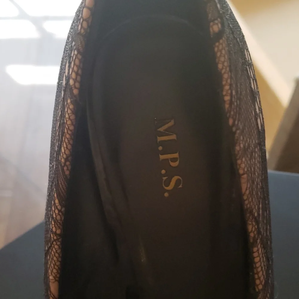 Shoes - Picture 2 of 6